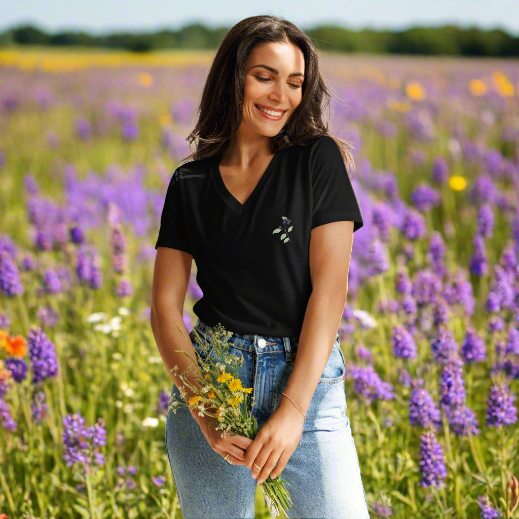 Black Women’s relaxed v-neck t-shirt